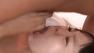 Genç Koyuki Ono, Asyalı bir adamdan oral seks alarak yeni bir hayata başlıyor.
